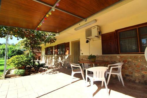 Casa Con Jard�n En La Playa de Almard�