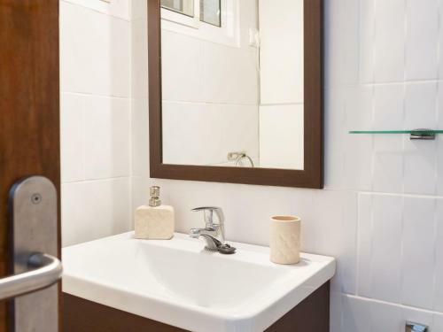 Quaint Apartment In Salou Near Sea Beach