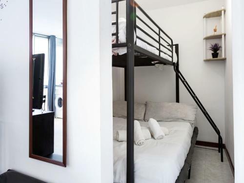 Quaint Apartment In Salou Near Sea Beach