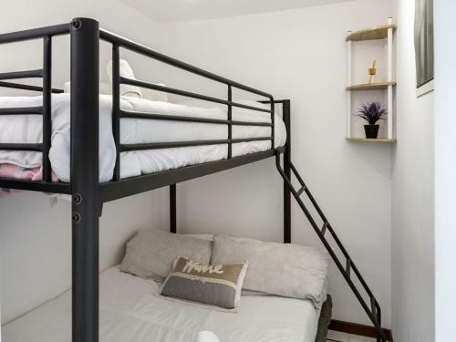 Quaint Apartment In Salou Near Sea Beach