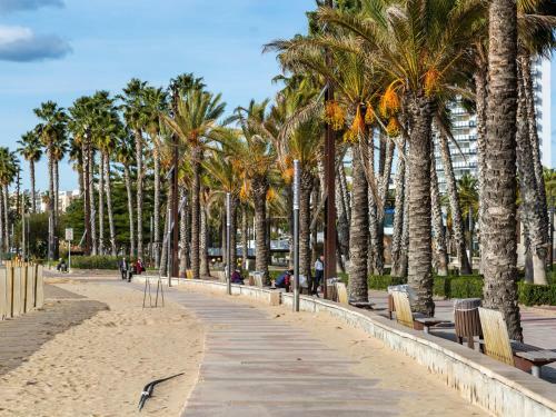 Quaint Apartment In Salou Near Sea Beach
