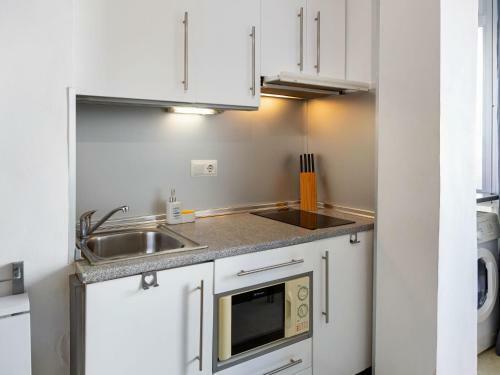 Quaint Apartment In Salou Near Sea Beach