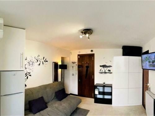 Quaint Apartment In Salou Near Sea Beach