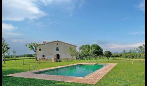 Villa In Sant Andreu Salou Sleeps 4 With Pool And Air Con