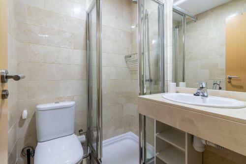 Flatguest San Fernando + 4bdr + Terrace + Parking