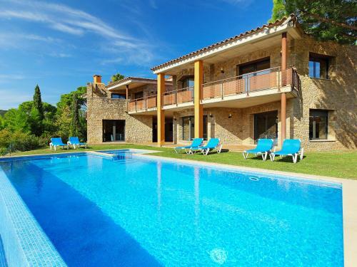 Sant Antoni de Calonge Villa Sleeps 18 With Pool