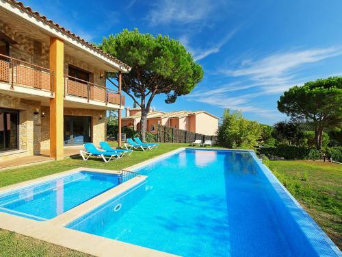 Sant Antoni de Calonge Villa Sleeps 18 With Pool