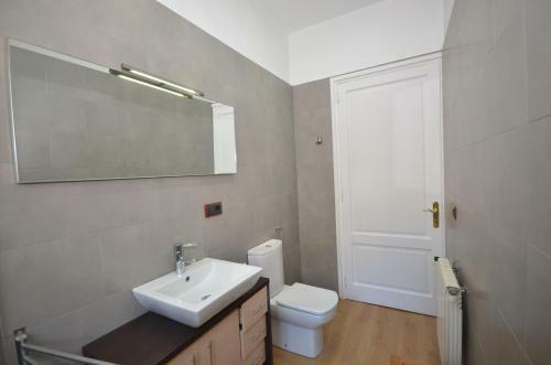 Casa Se�orial En El Centro Con Gran Patio