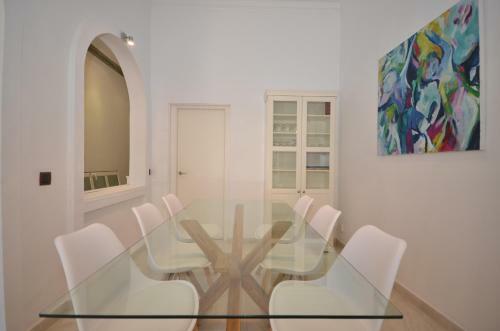 Casa Se�orial En El Centro Con Gran Patio