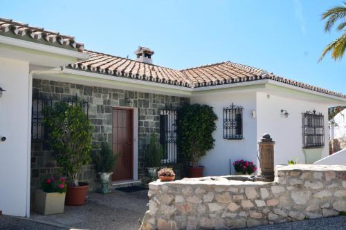 Villa Sleeps 14 With Pool Air Con And Wifi