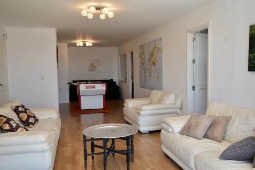 Villa Sleeps 14 With Pool Air Con And Wifi