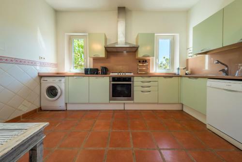 Exclusive Villa In Porroig