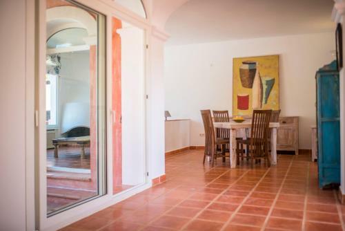 Exclusive Villa In Porroig