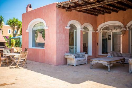 Exclusive Villa In Porroig