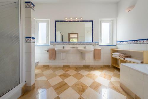 Exclusive Villa In Porroig