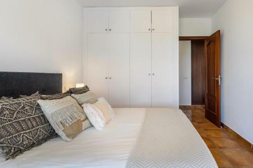 Beautiful Sea-view 6 Bedroom And 5 Bathroom Villa