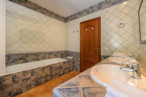 Beautiful Sea-view 6 Bedroom And 5 Bathroom Villa