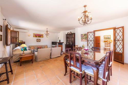 Discover Mallorca From This 4br Pool & Bbq