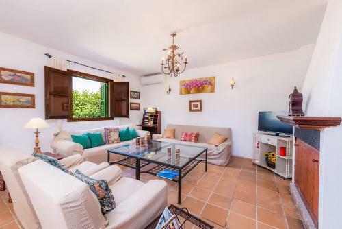 Discover Mallorca From This 4br Pool & Bbq