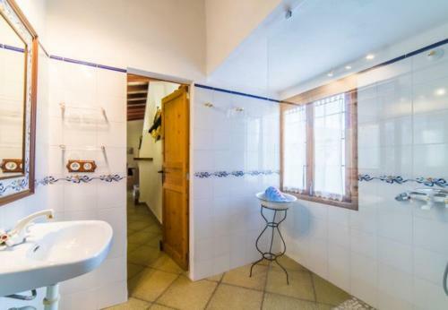 Sant Joan Holiday Home Sleeps 4 With Pool And Wifi