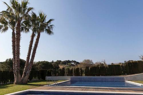 Ocean Views Villa With Large Garden In Sant Pol de Mar Shared Swimming Pools Ref Mrhas