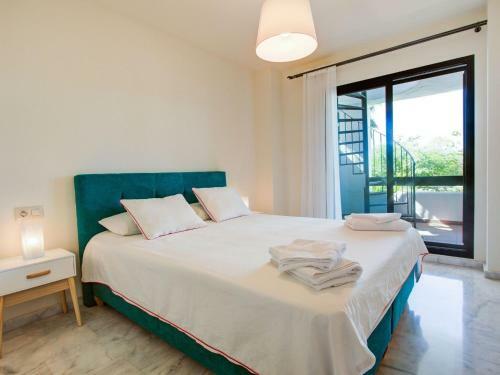 Spacious Apartment In San Roque With Swimming Pool