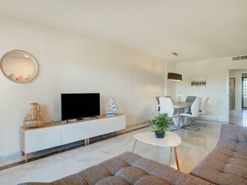 Spacious Apartment In San Roque With Swimming Pool