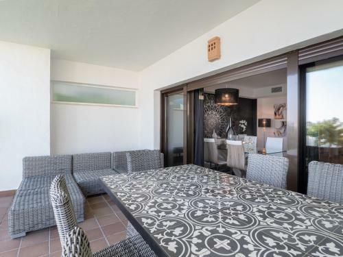 2305 - Luxury Villa With Sea View And Pools