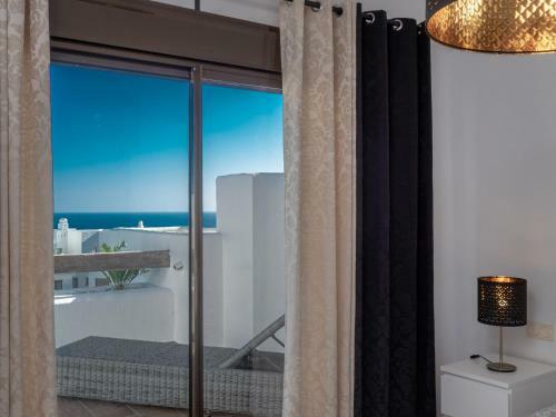 2305 - Luxury Villa With Sea View And Pools