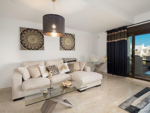 2305 - Luxury Villa With Sea View And Pools