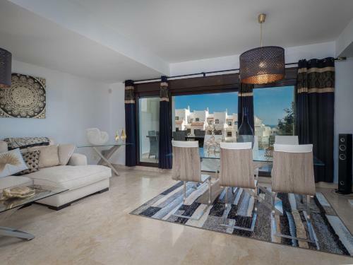 2305 - Luxury Villa With Sea View And Pools