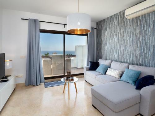 2305 - Luxury Villa With Sea View And Pools