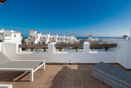2305 - Luxury Villa With Sea View And Pools