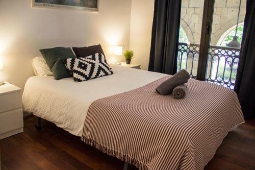 Central, Spacious And Authentic Family Apartment