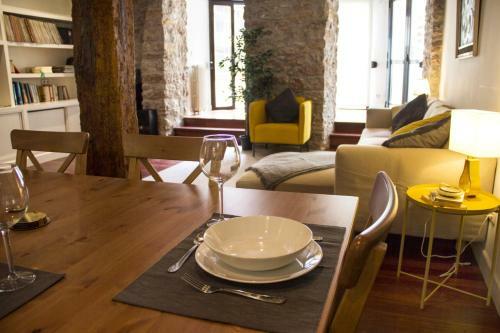 Central, Spacious And Authentic Family Apartment