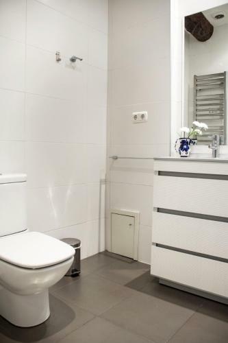 Central, Spacious And Authentic Family Apartment