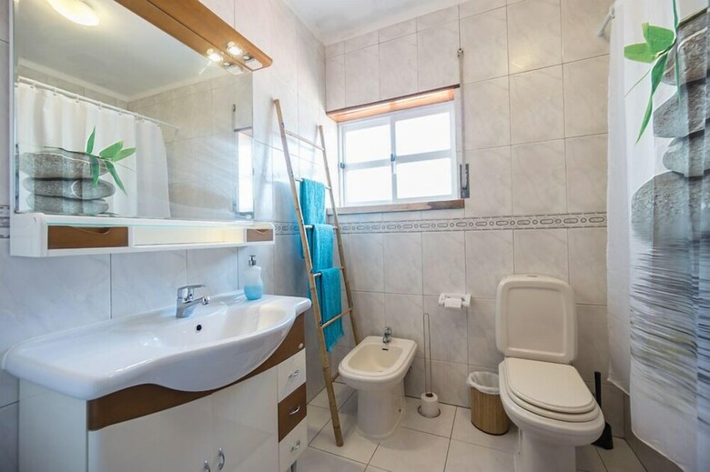 H2o Surfguide Hostel