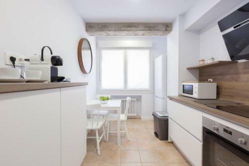 New Gorgeous Central Apartment - Beachfront - 3 Bd