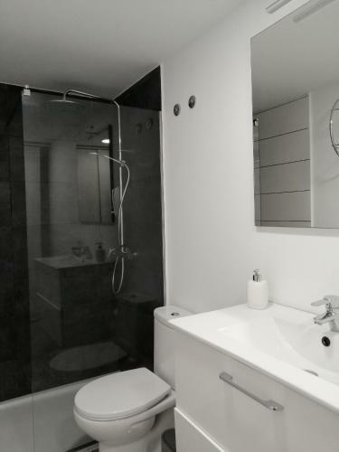 Island 201 Modern & Minimalist Apartments