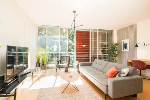 Design Attic Apartment Free Parking