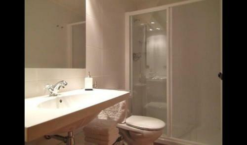 Santa Maria de Merles Villa Sleeps 14 With Pool