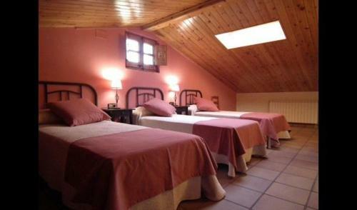 Santa Maria de Merles Villa Sleeps 14 With Pool