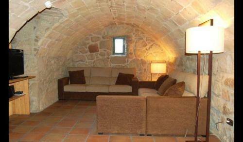 Santa Maria de Merles Villa Sleeps 14 With Pool