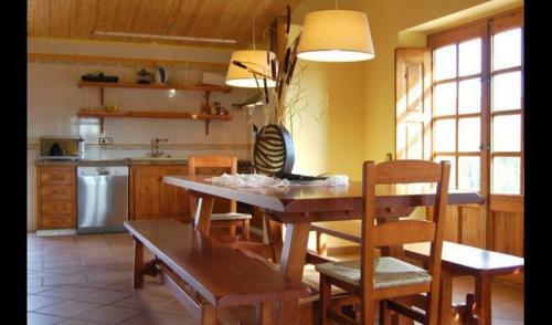 Santa Maria de Merles Villa Sleeps 14 With Pool