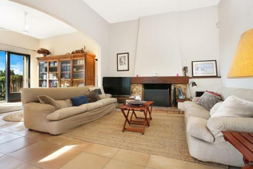 Santa Margarida Villa Sleeps 8 With Pool