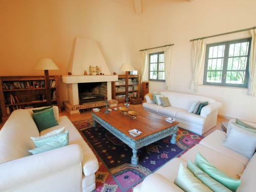 Elegant Luxury Villa In Santanyl With Xl Pool