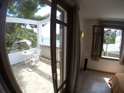 Hostal Playa Cala Santany�