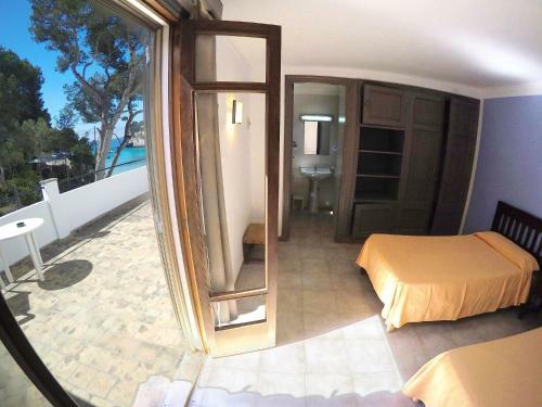 Hostal Playa Cala Santany�