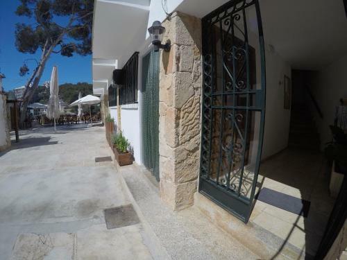 Hostal Playa Cala Santany�
