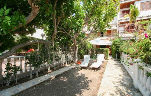 Amazing Home In Santa Pola W/ 5 Bedrooms